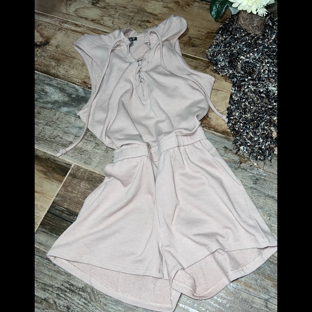 NWT Venus one piece hooded romper with tie up front and pockets size small/(M-L)